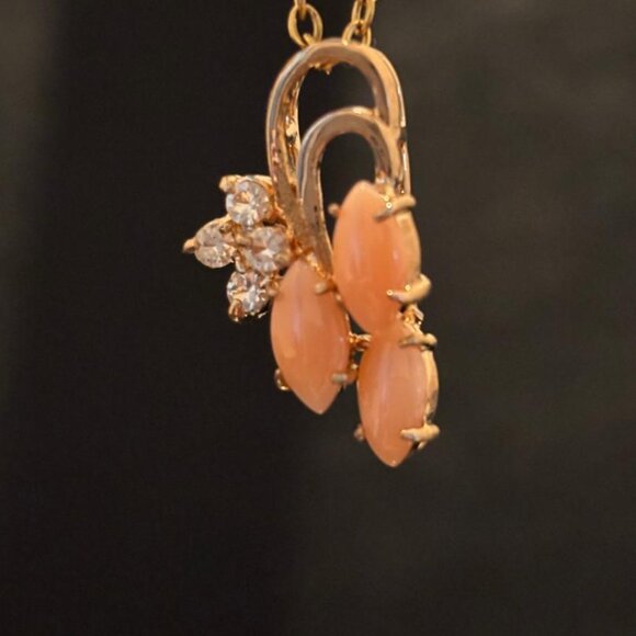 Vintage Coral Pendant Necklace, Dolphin Ore 18K Gold Electroplate - Picture 7 of 9